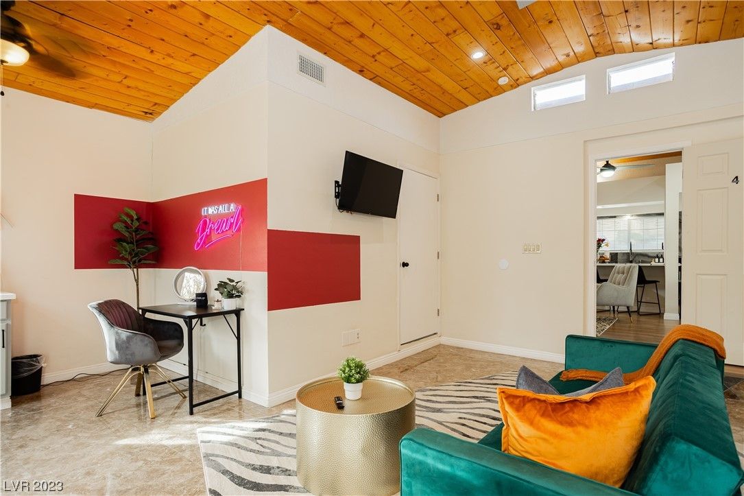 2205 Santa Paula Drive — photo 2