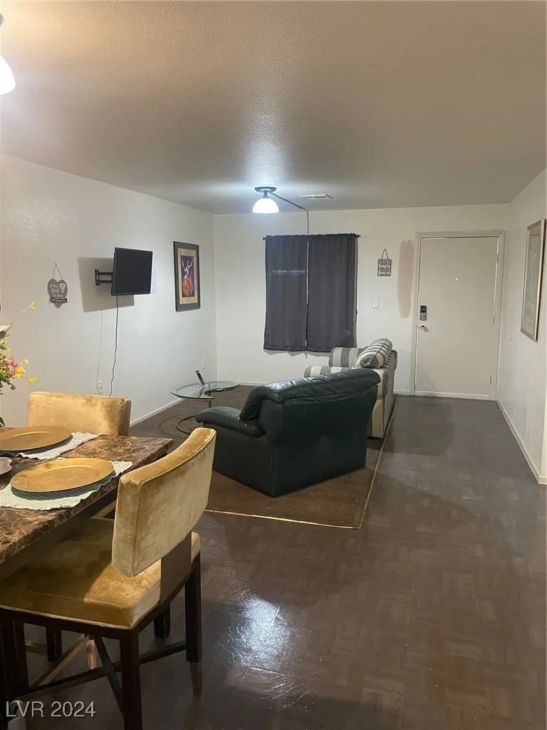 4664 West Twain Avenue — photo 4