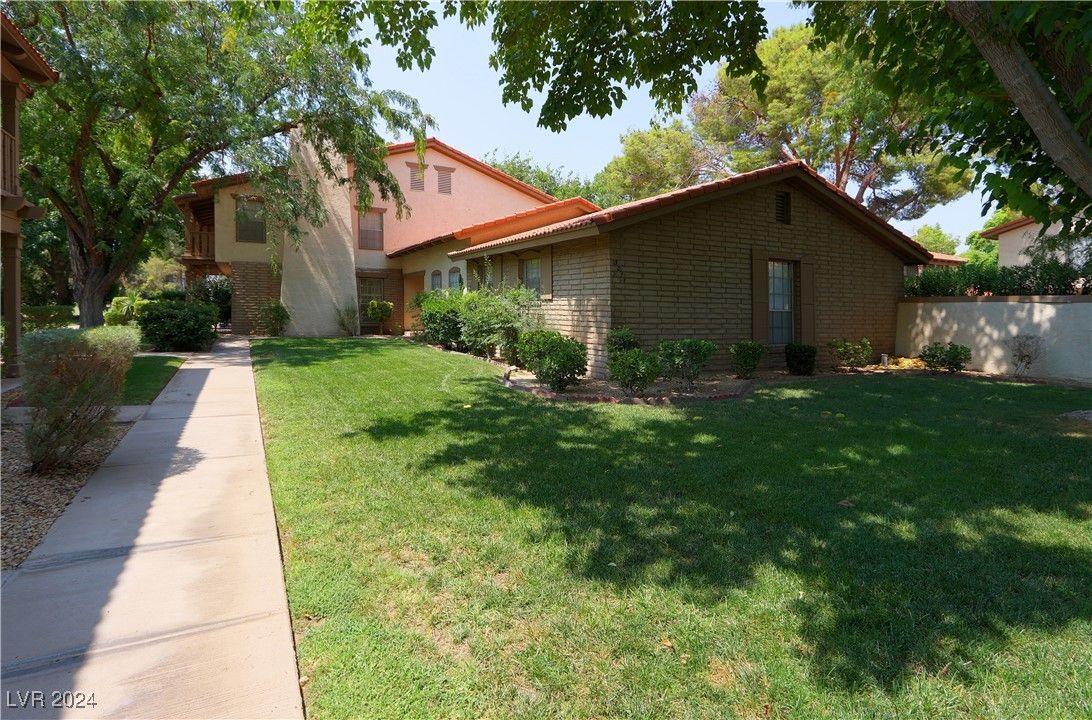 3077 Pinehurst Drive B — photo 2