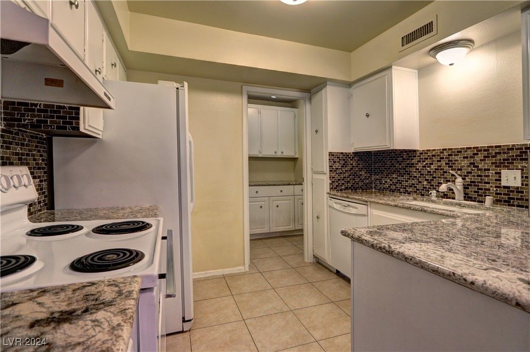 3077 Pinehurst Drive B — photo 5
