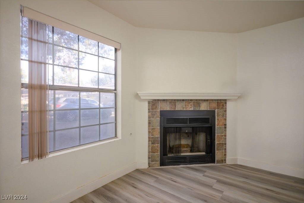 567 Kristin Lane — photo 2