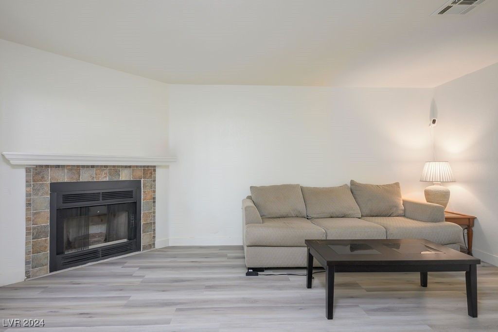 567 Kristin Lane — photo 3