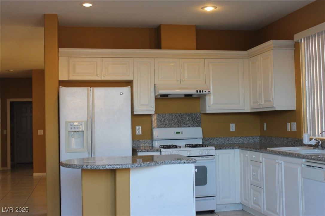 8003 Retriever Avenue — photo 3 of 23