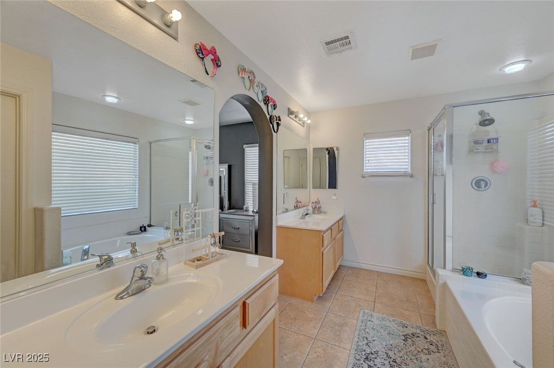 9180 Wine Cellar Avenue — photo 4