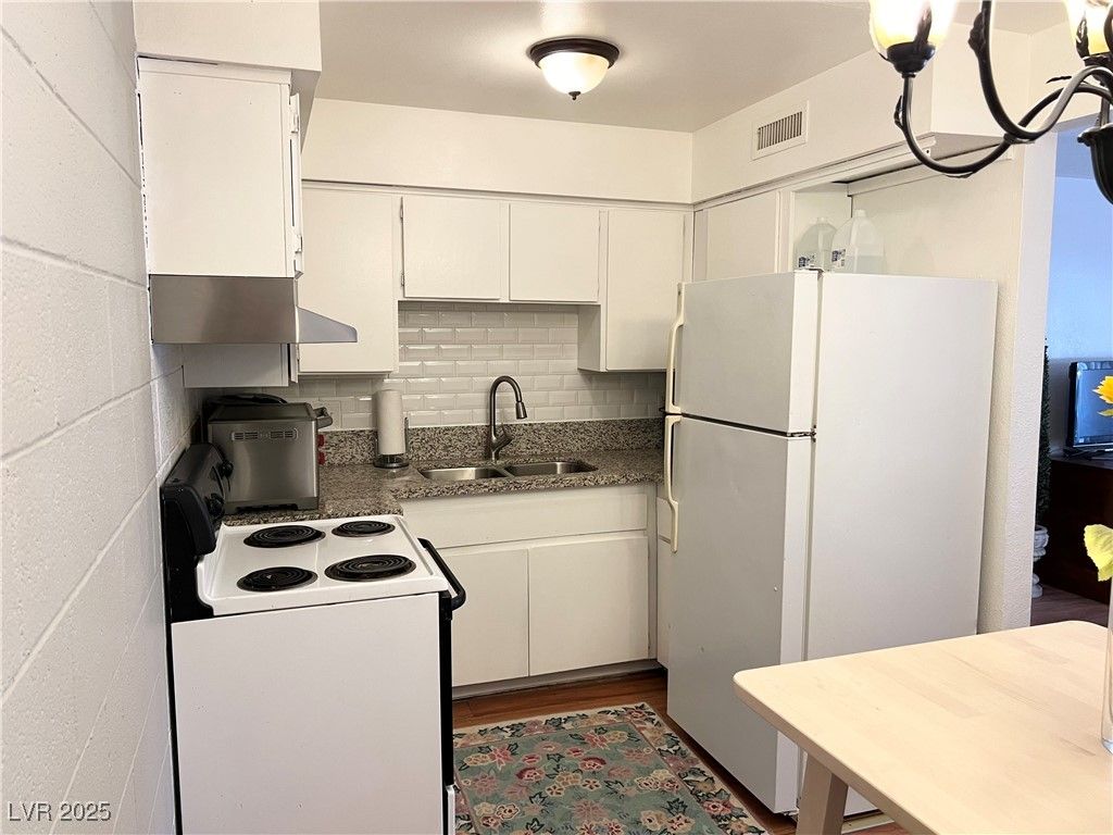 625 South Royal Crest Circle 2 — photo 5