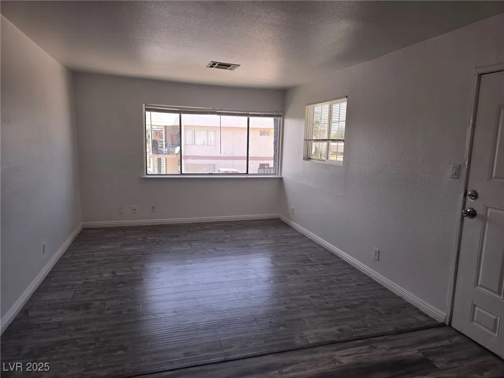 1724 Breckenwood Court 4 — photo 2