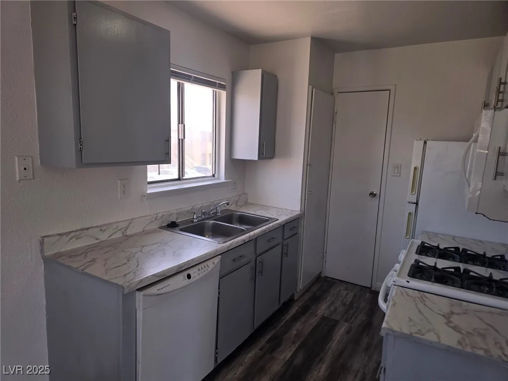 1724 Breckenwood Court 4 — photo 3