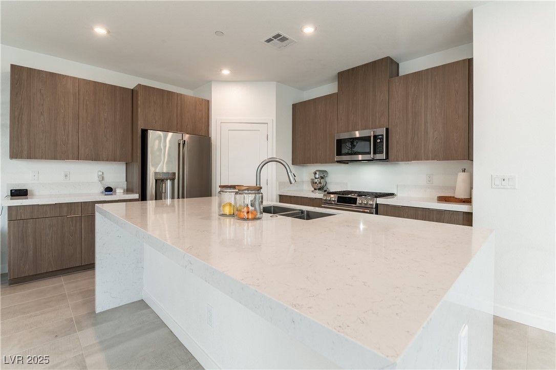 2526 Verdello Street — photo 4 of 15
