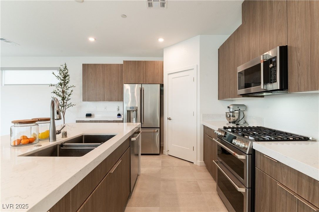2526 Verdello Street — photo 5 of 15