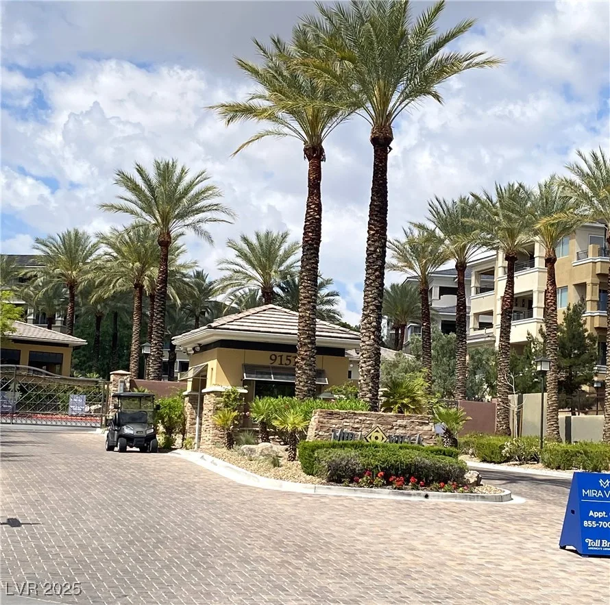 9125 Las Manaitas Avenue 302 — photo 2
