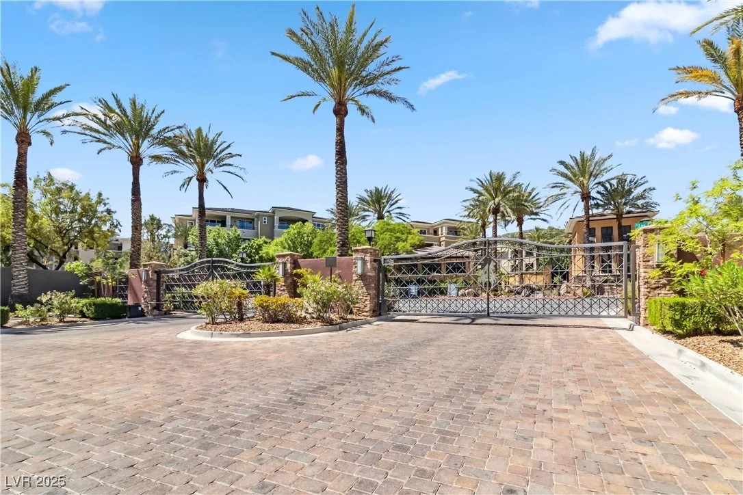 9125 Las Manaitas Avenue 302 — photo 3