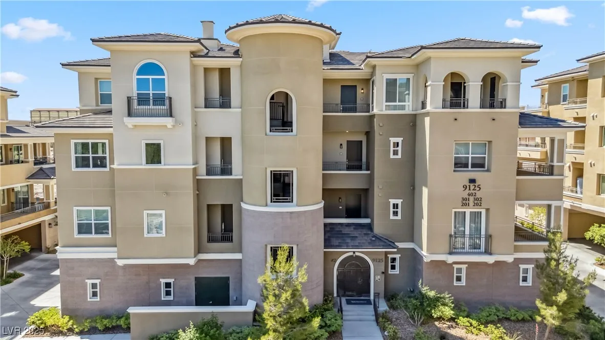 9125 Las Manaitas Avenue 302 — photo 4