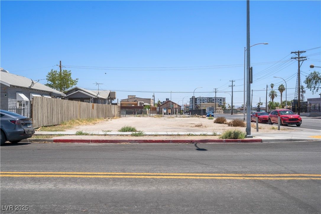 802 Stewart Avenue — photo 5 of 13