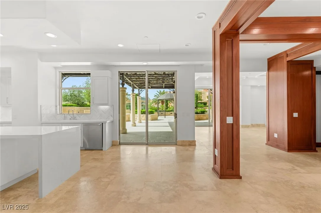 9101 Alta Drive 102 — photo 4