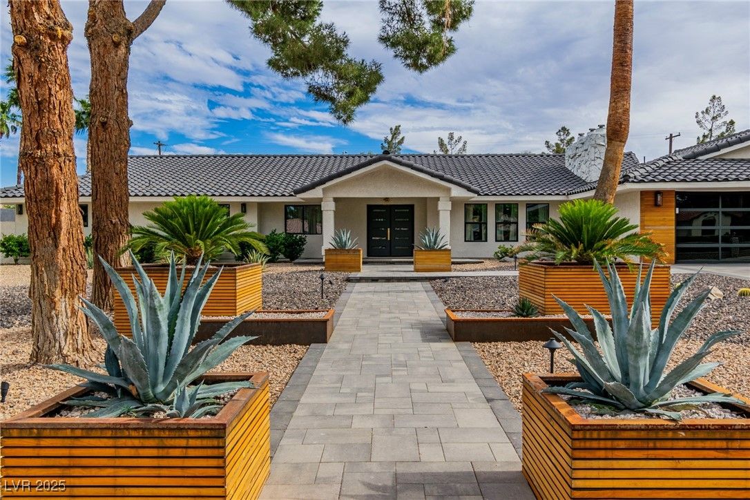 3189 Montecito Drive — photo 1