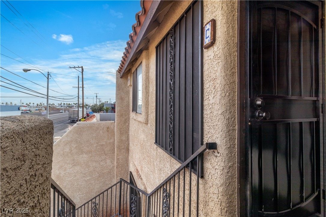 2200 Venus Avenue C — photo 3