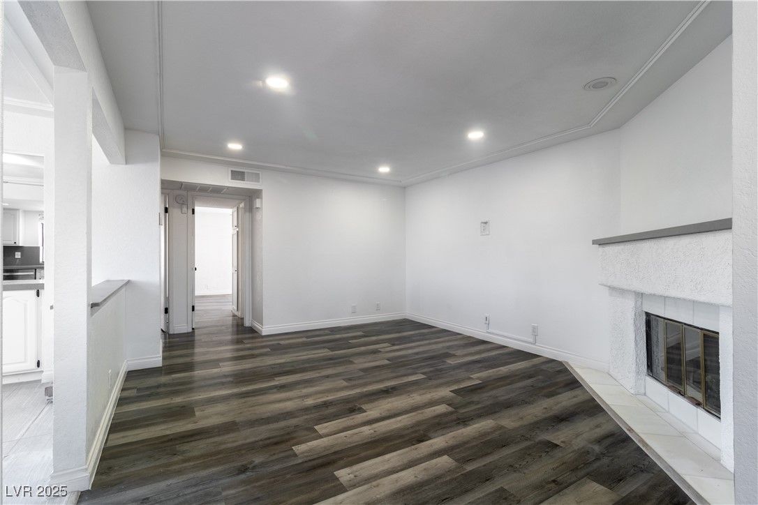2200 Venus Avenue C — photo 4