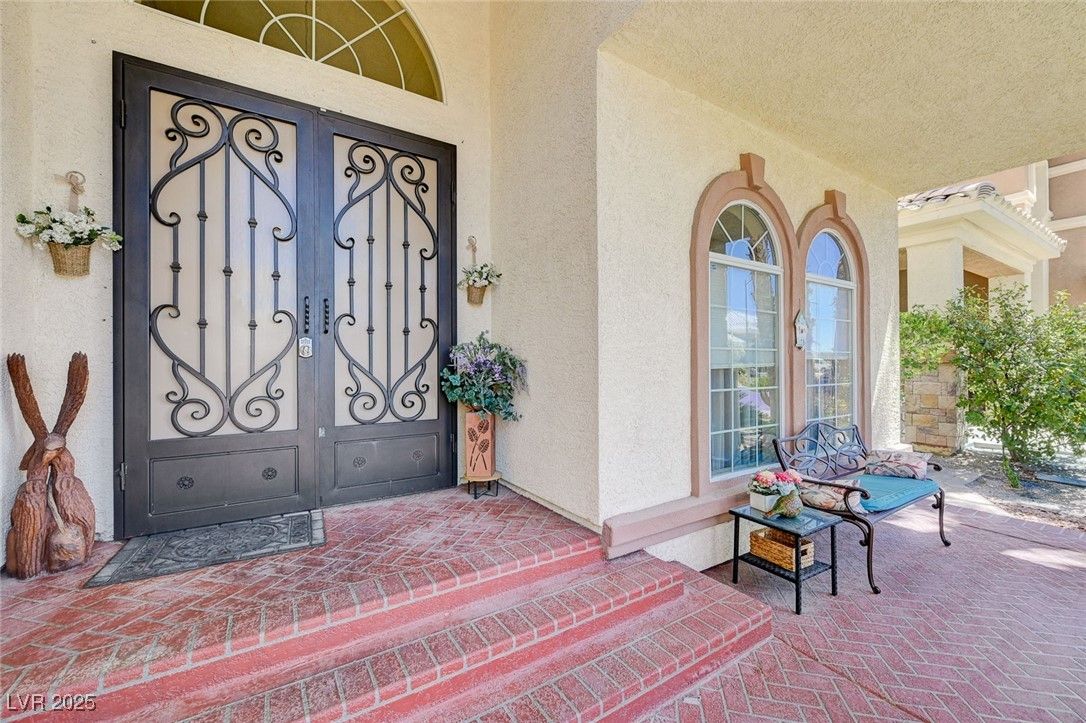 8960 Lansberry Court — photo 2