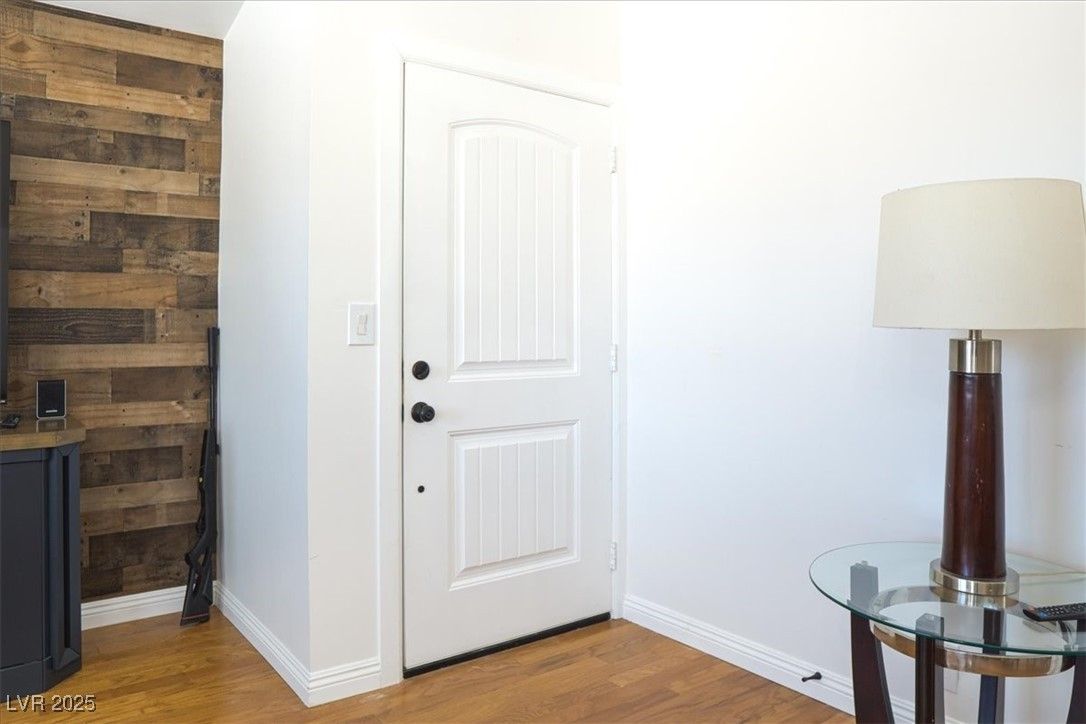 670 Cynthia Street — photo 2
