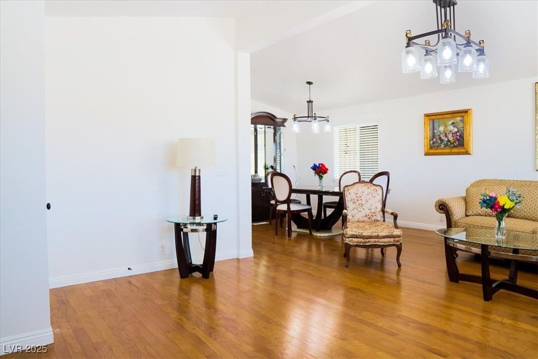 670 Cynthia Street — photo 4