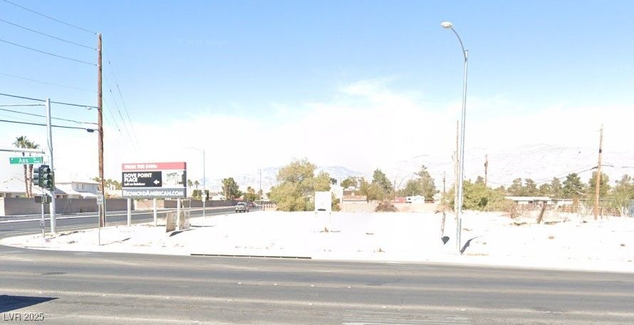 5620 North Jones Boulevard — photo 2 of 3