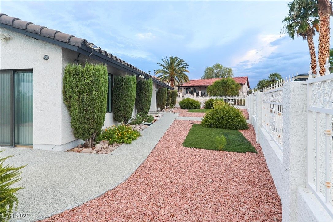 935 Vista Lago Way — photo 4