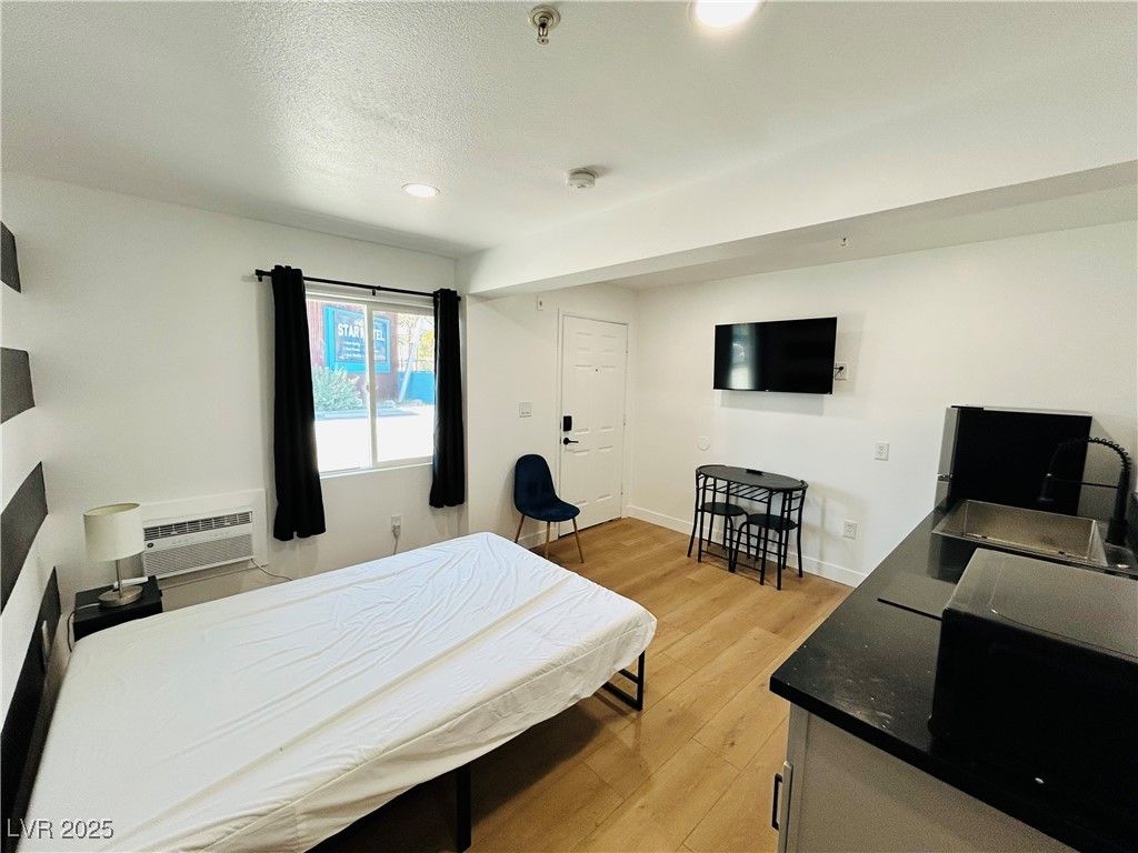 1418 South 3rd Street — photo 3 of 12
