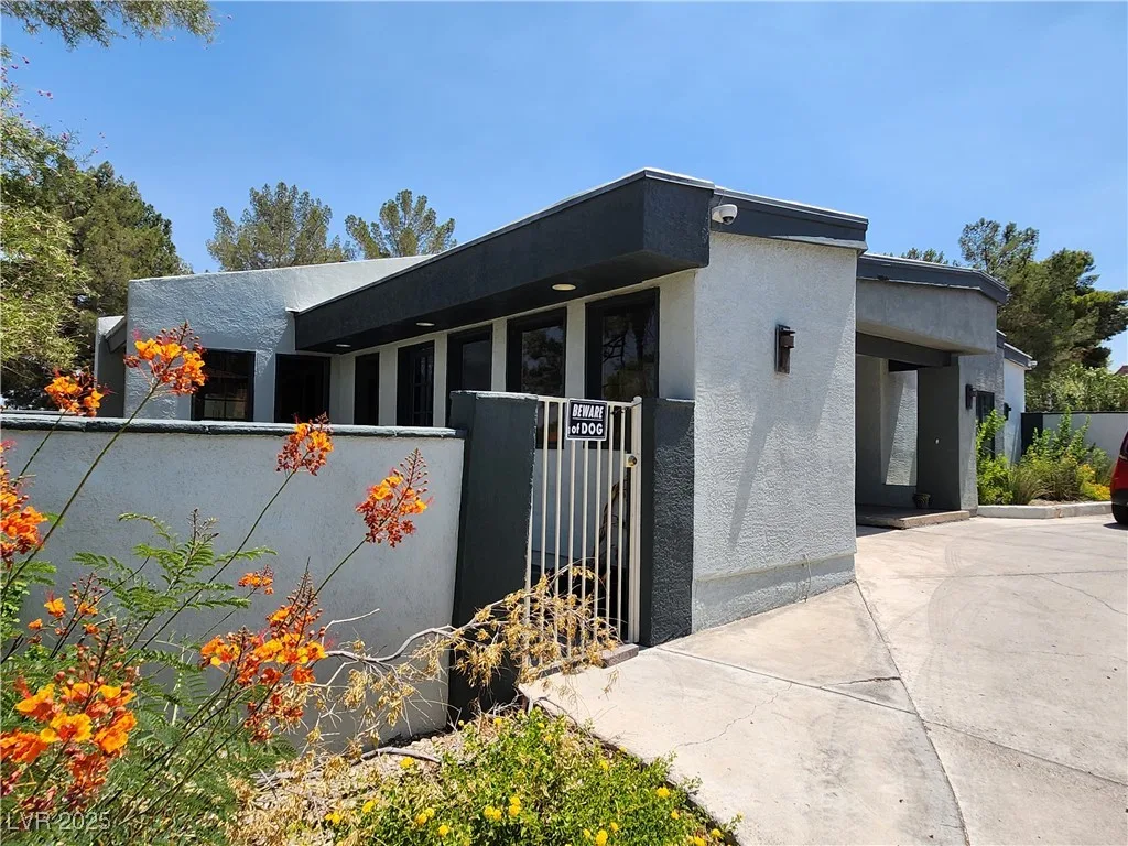 3131 East Katie Avenue — photo 3