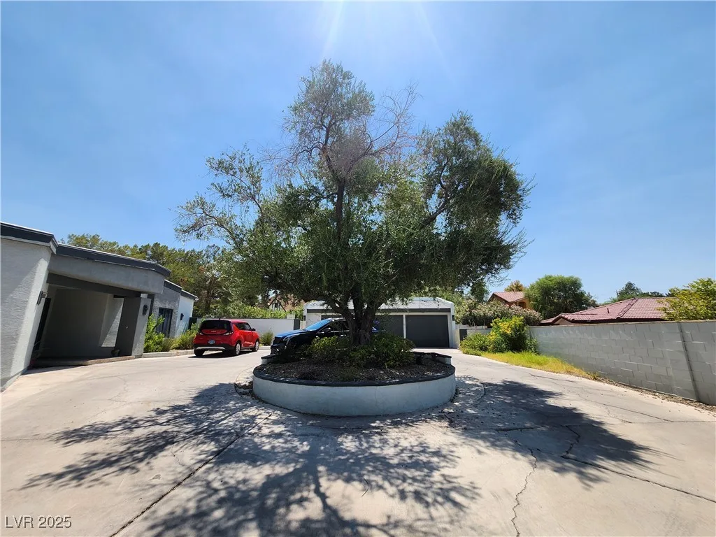 3131 East Katie Avenue — photo 4