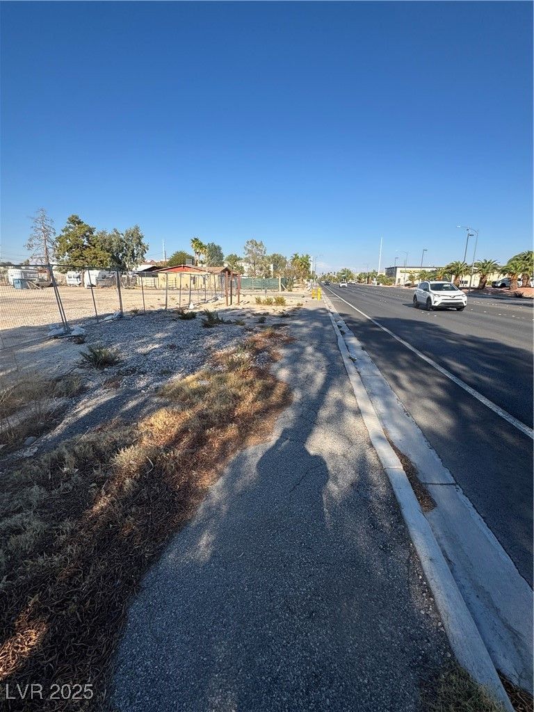 2220 East Wigwam Avenue — photo 3 of 3