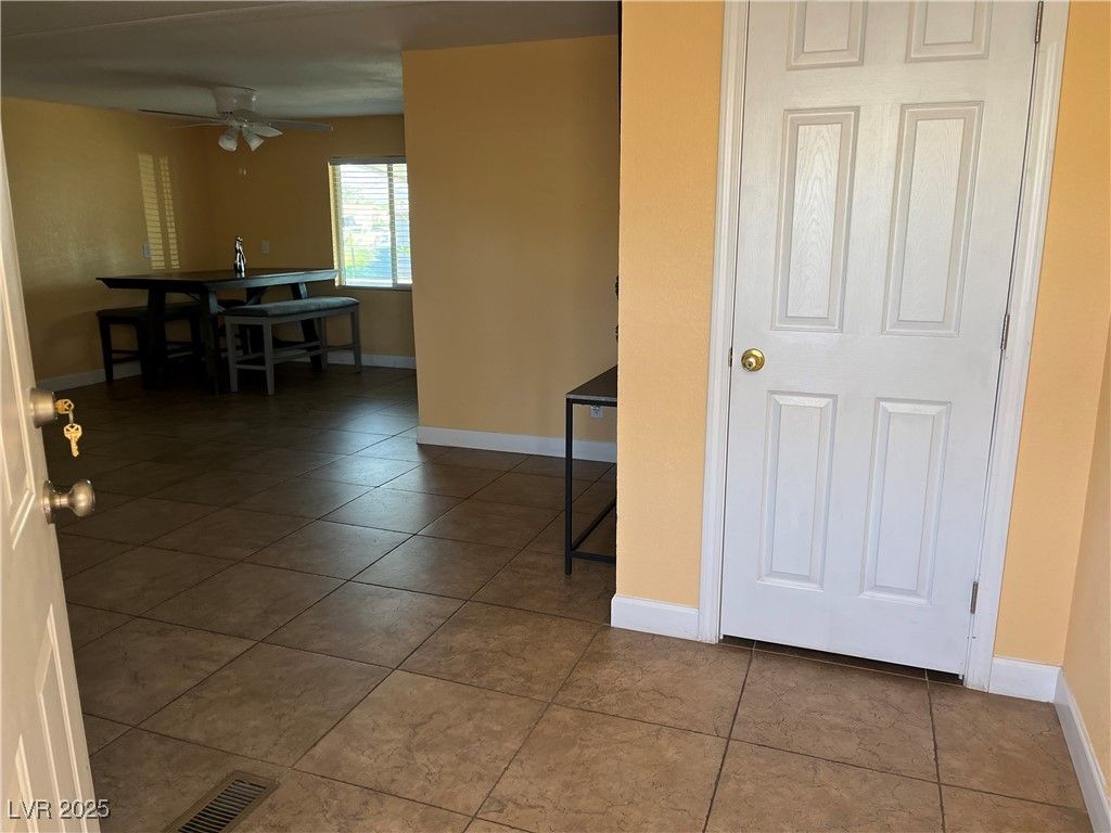 2273 Toiyabe Street — photo 2 of 25