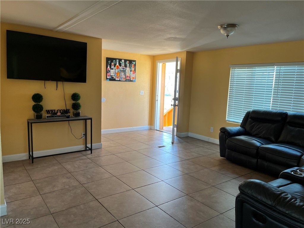 2273 Toiyabe Street — photo 3 of 25