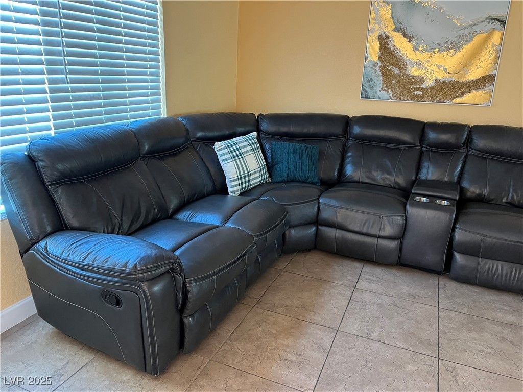 2273 Toiyabe Street — photo 4 of 25