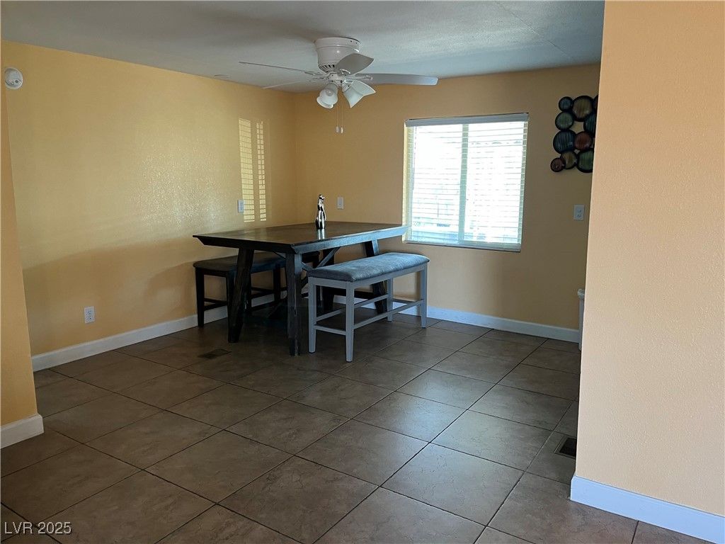 2273 Toiyabe Street — photo 5 of 25