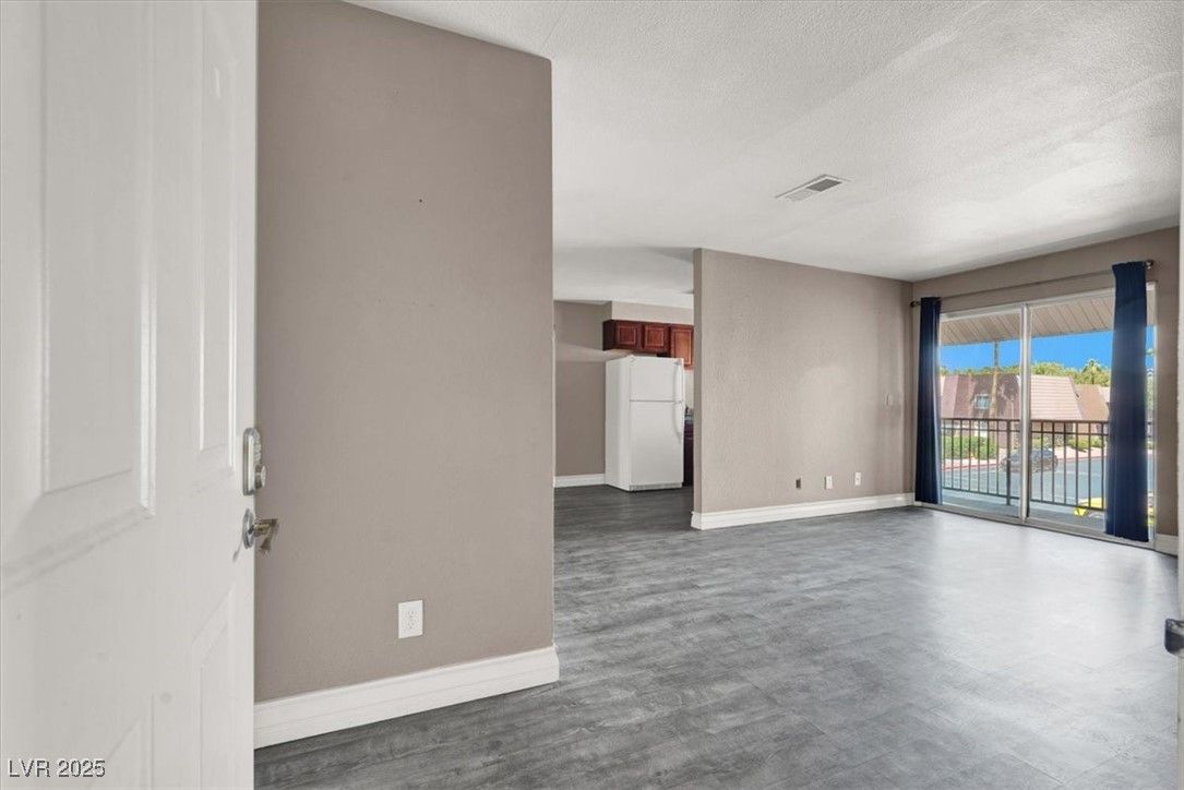 4400 Sandy River Drive 2 — photo 3