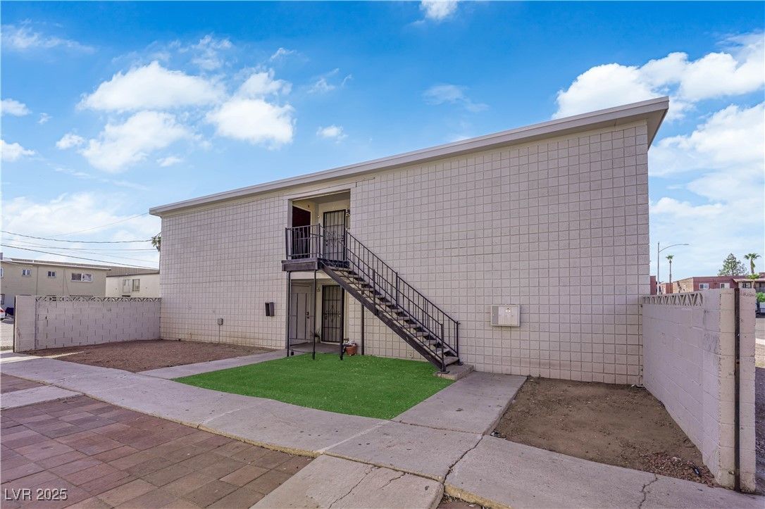 2908 Poplar Avenue 3 — photo 1