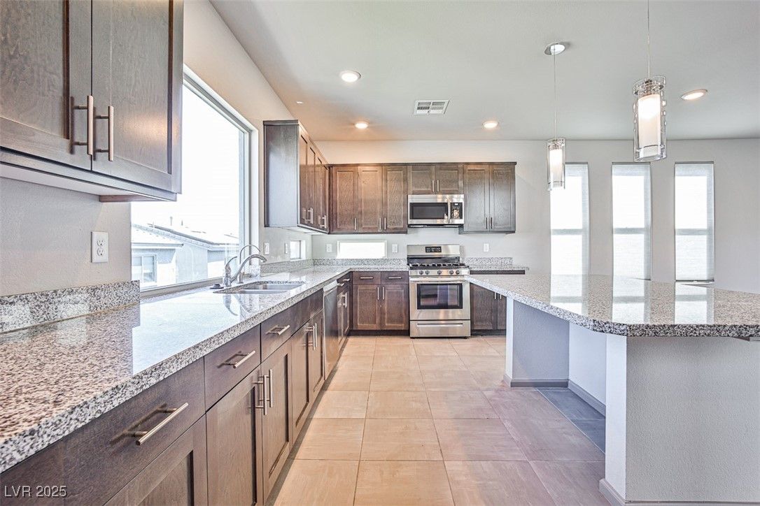 8052 Haywood Estate Avenue — photo 5