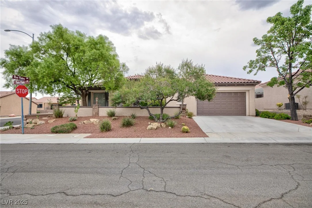 2120 Twin Falls Drive — photo 2