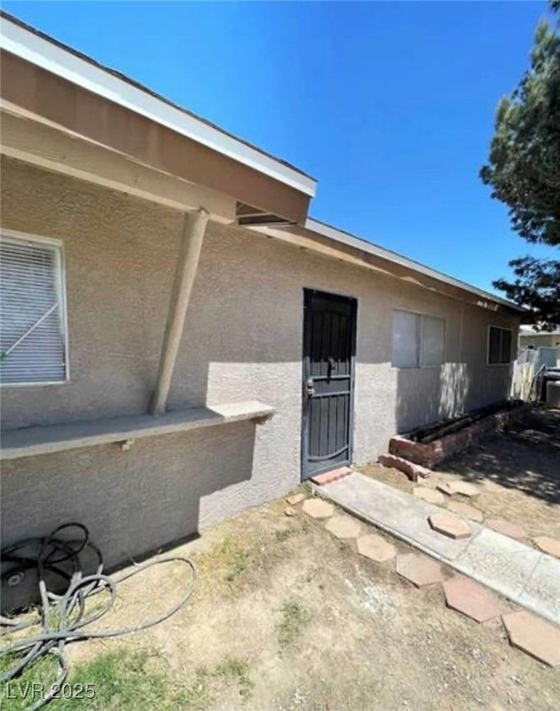 2100 Dogwood Avenue — photo 2