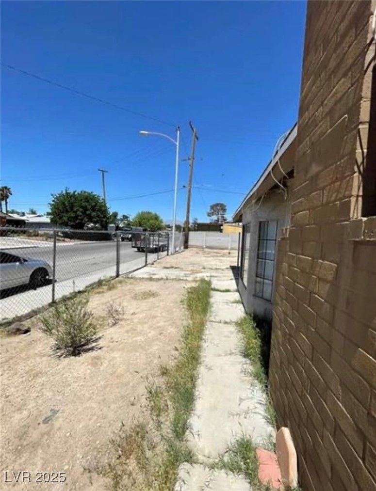 2100 Dogwood Avenue — photo 3