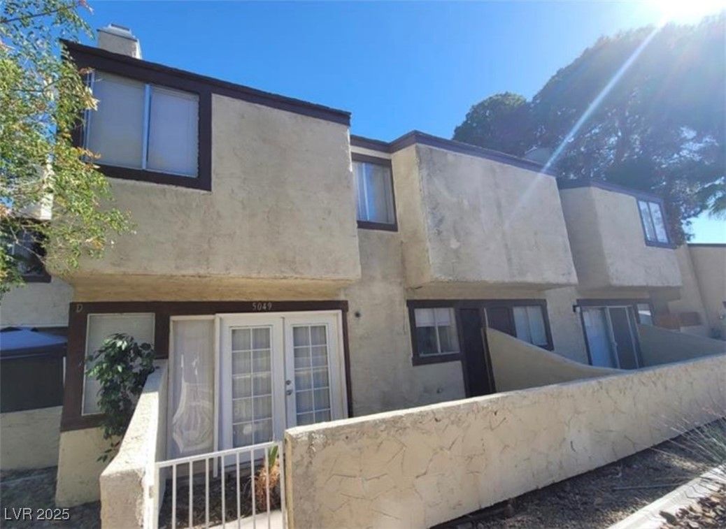 5049 Spencer Street D — photo 3