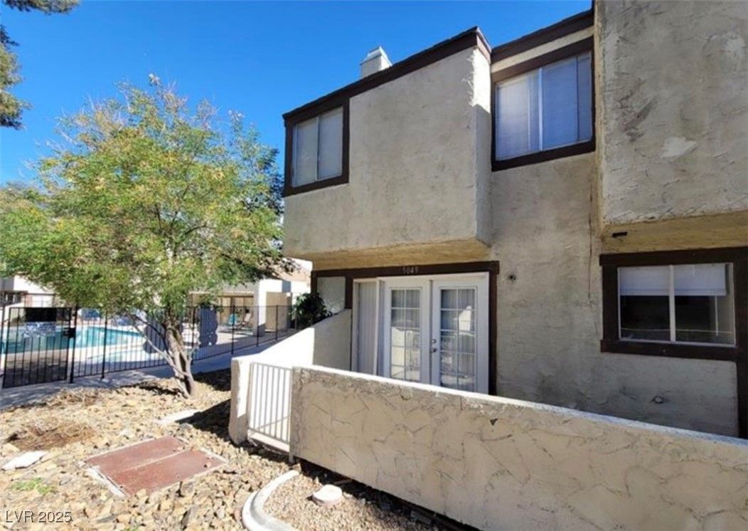 5049 Spencer Street D — photo 4