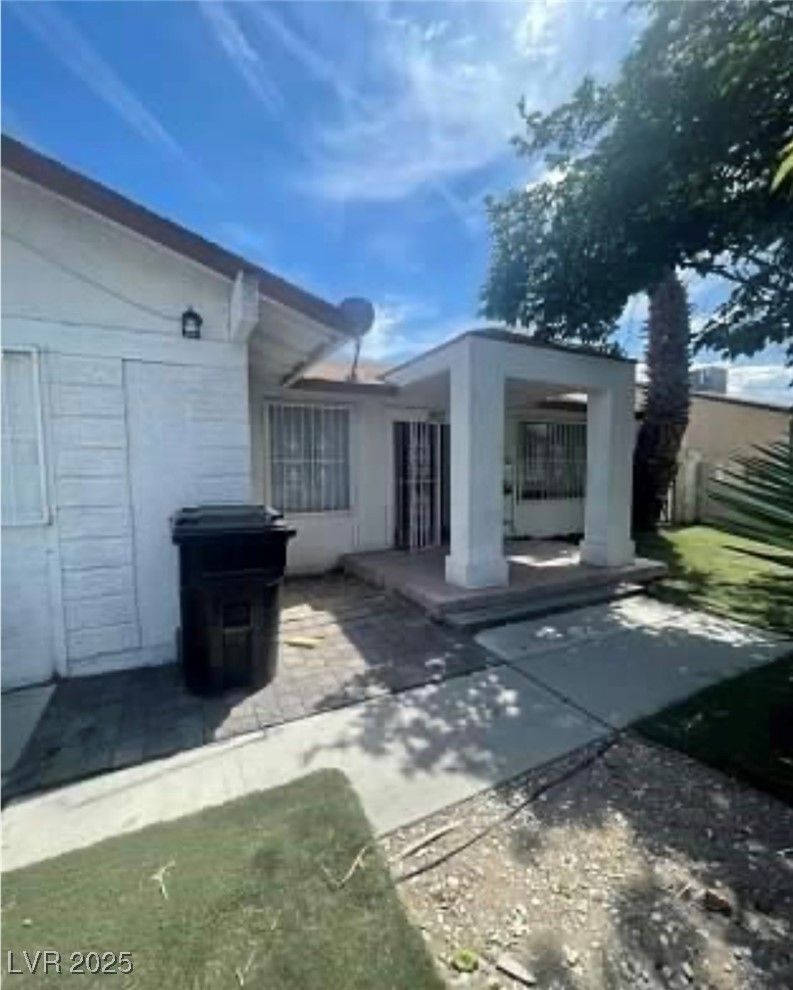 2932 Demetrius Avenue — photo 3