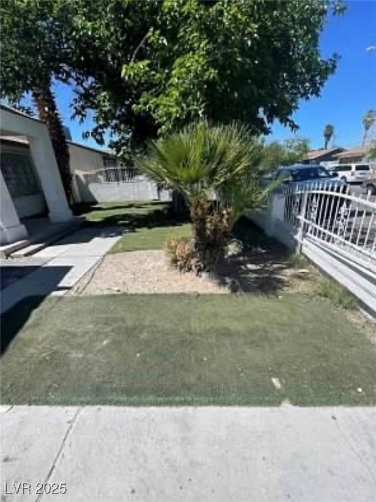 2932 Demetrius Avenue — photo 5