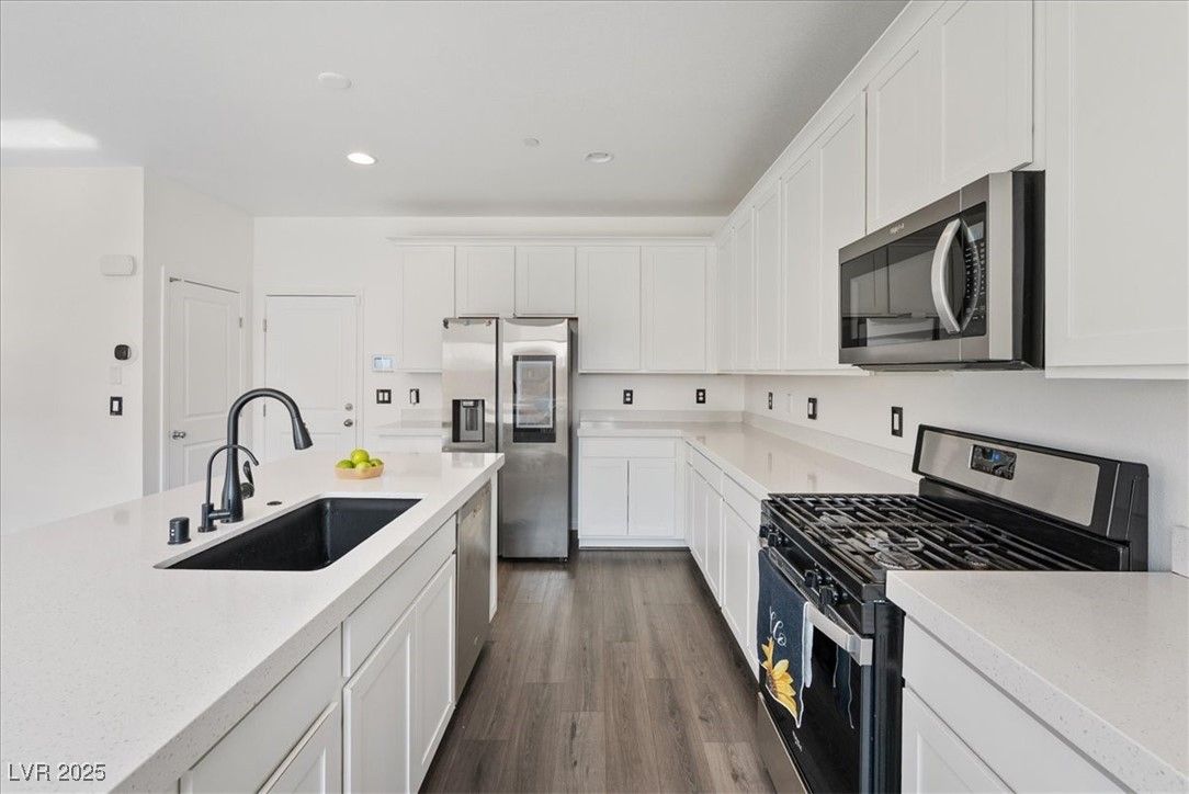 533 Sunny Pointe Street — photo 3