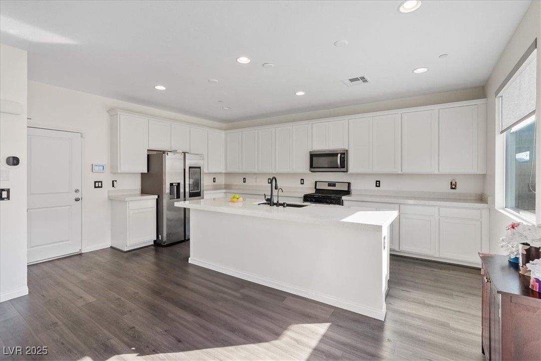 533 Sunny Pointe Street — photo 4