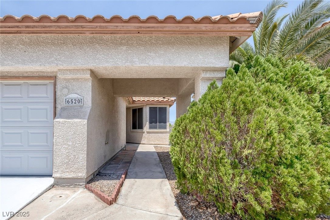 6520 LOMBARD Drive — photo 4 of 35