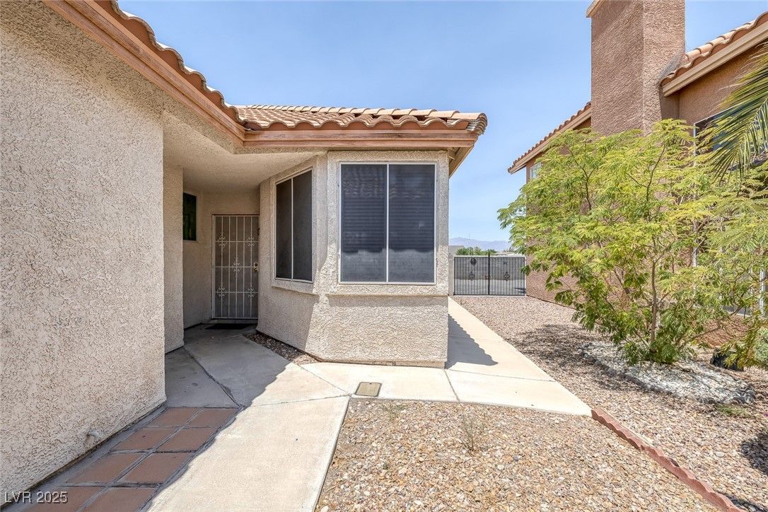 6520 LOMBARD Drive — photo 5 of 35