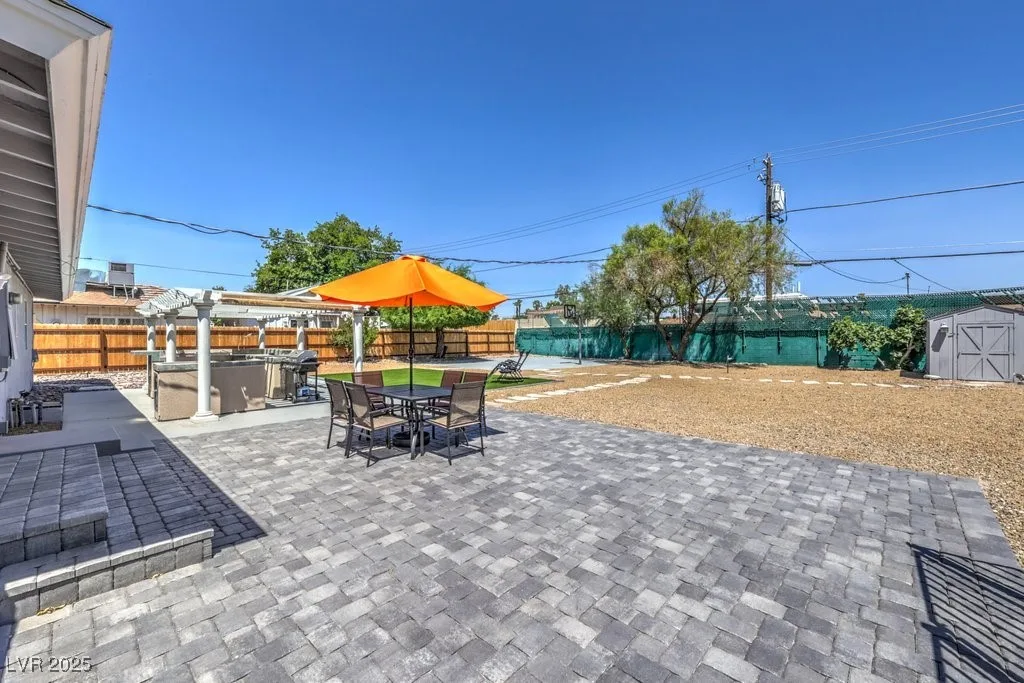 2400 Sherman Place — photo 2