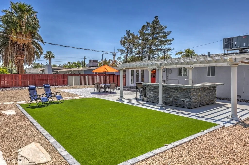 2400 Sherman Place — photo 3